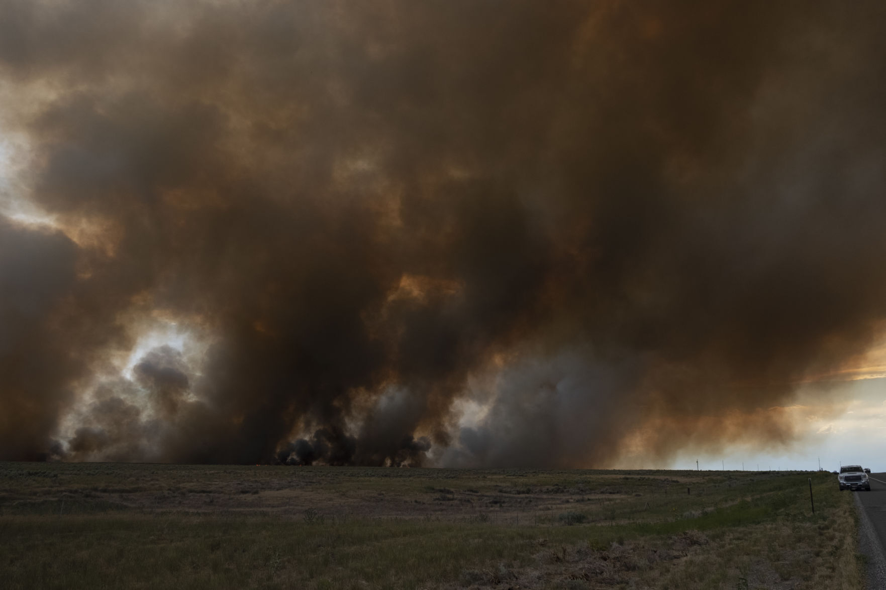 Wildfire burns near Declo